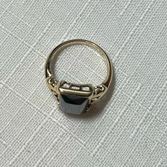 10K Yellow Gold VINTAGE HEMATITE RING - Picture 4 of 9